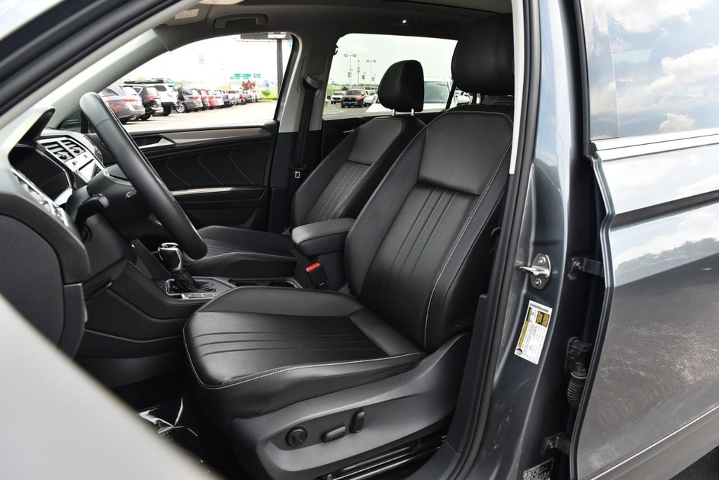 Volkswagen Tiguan Vehicle Full-screen Gallery Image 19