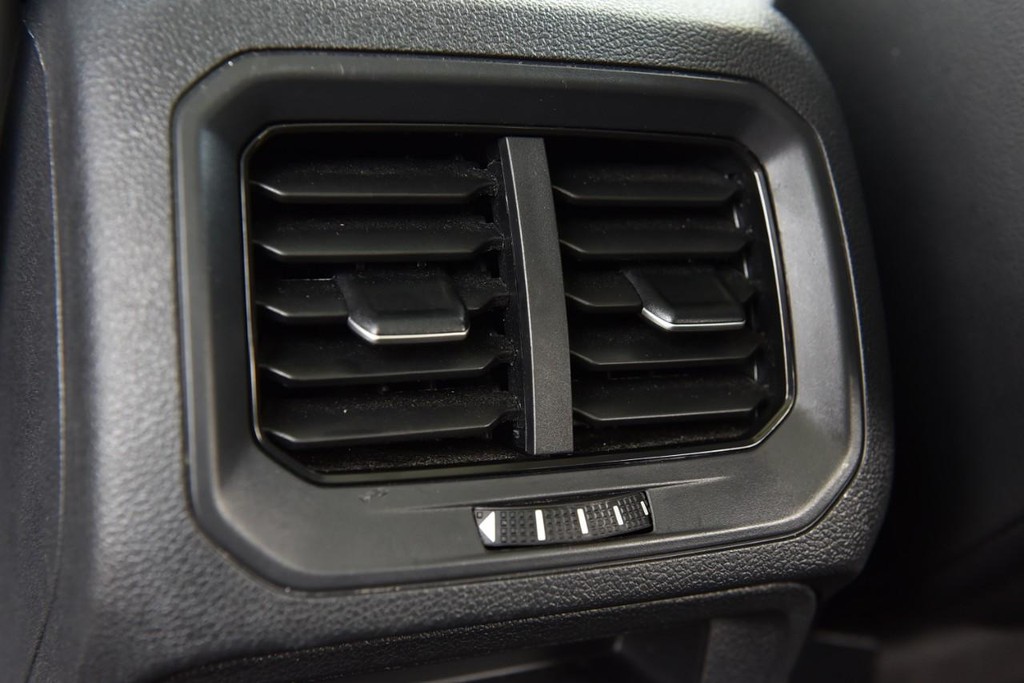 Volkswagen Tiguan Vehicle Full-screen Gallery Image 23