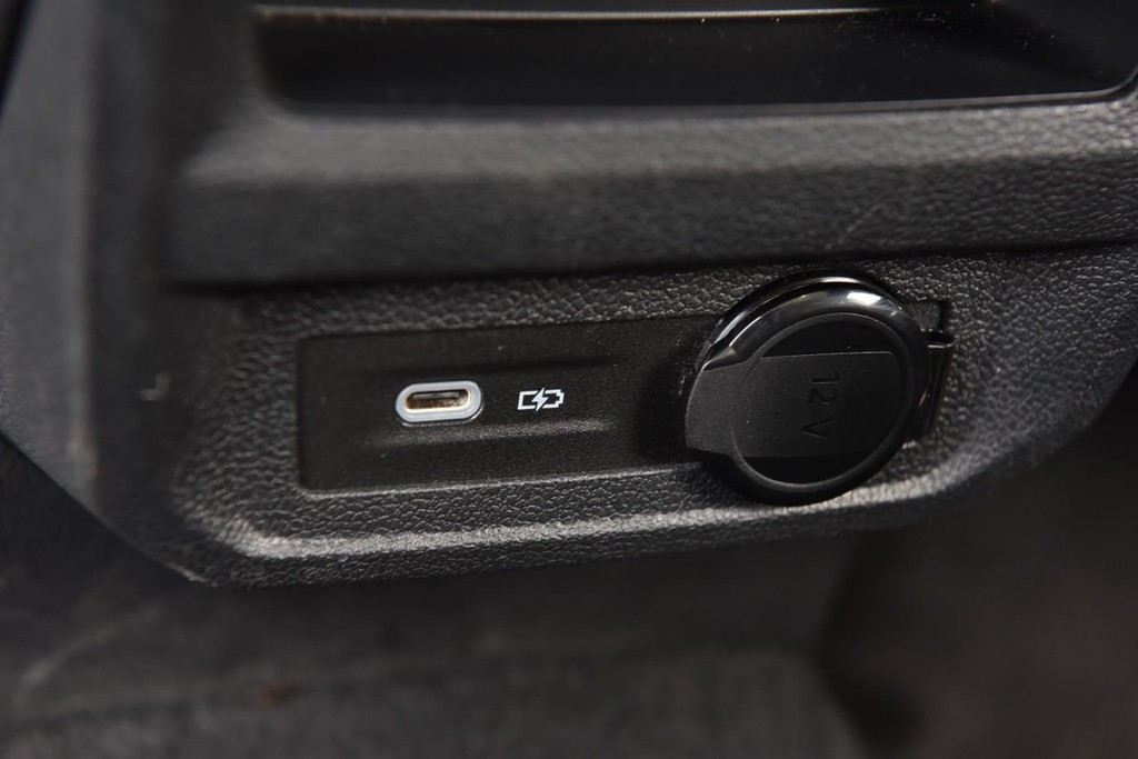 Volkswagen Tiguan Vehicle Full-screen Gallery Image 24