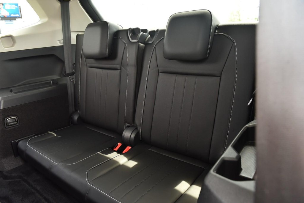Volkswagen Tiguan Vehicle Full-screen Gallery Image 25