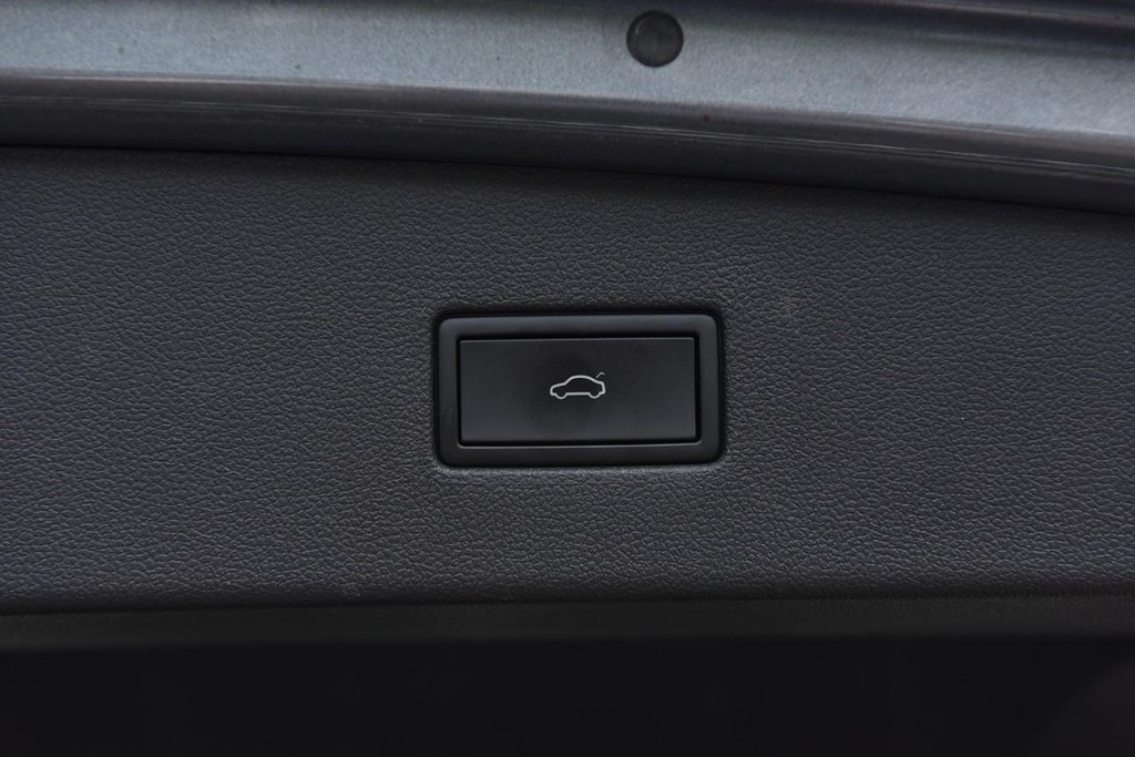 Volkswagen Tiguan Vehicle Full-screen Gallery Image 27