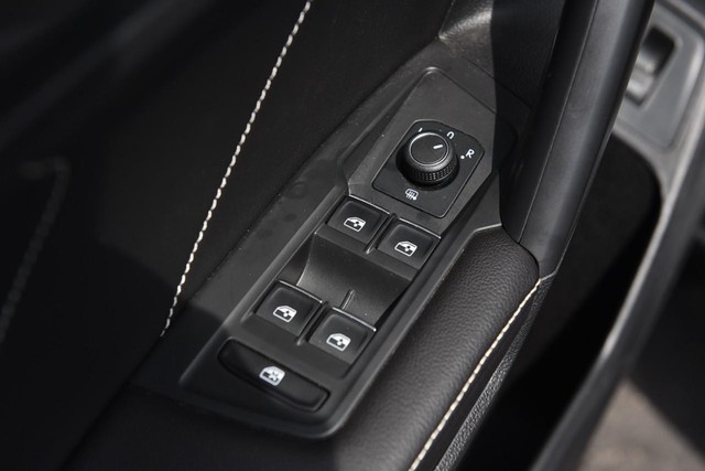 Volkswagen Tiguan Vehicle Image 08