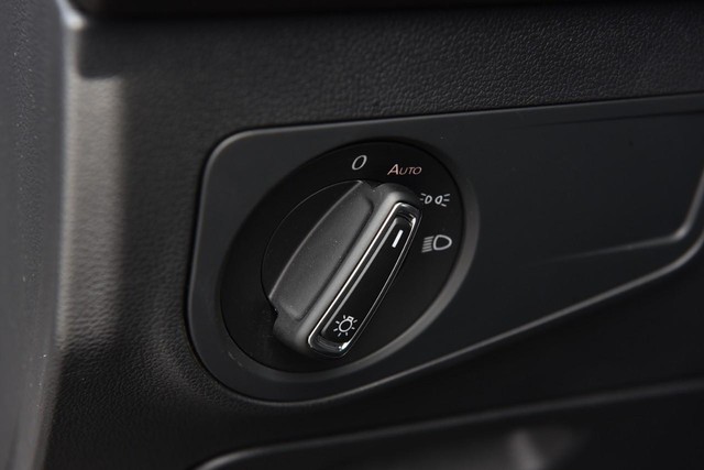 Volkswagen Tiguan Vehicle Image 11