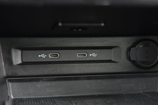 Volkswagen Tiguan Vehicle Image 16