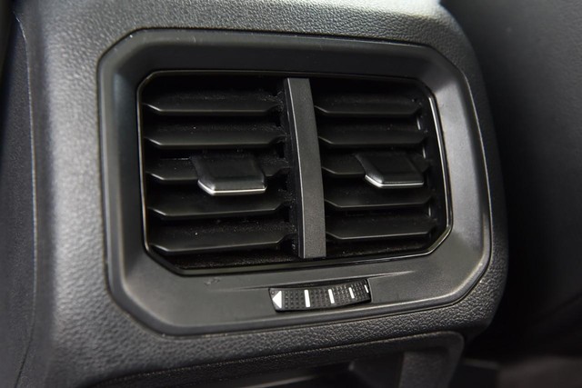Volkswagen Tiguan Vehicle Image 23