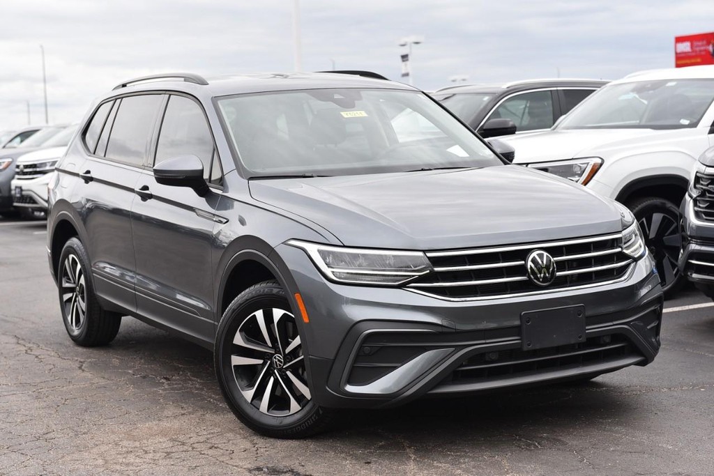 Volkswagen Tiguan Vehicle Full-screen Gallery Image 2