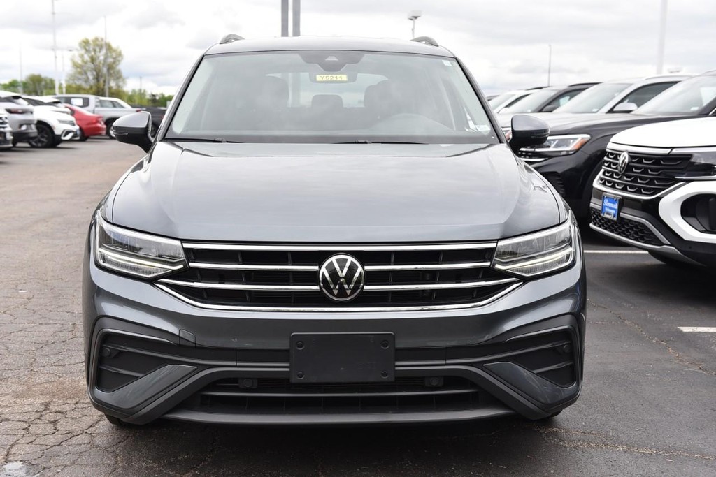 Volkswagen Tiguan Vehicle Full-screen Gallery Image 4