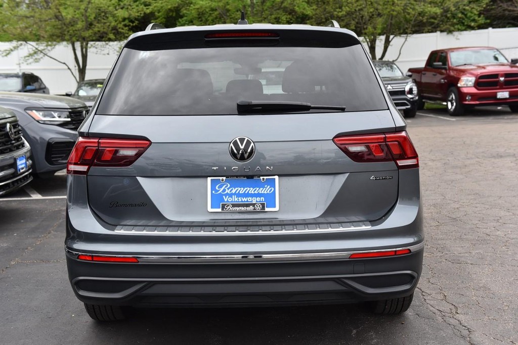 Volkswagen Tiguan Vehicle Full-screen Gallery Image 6