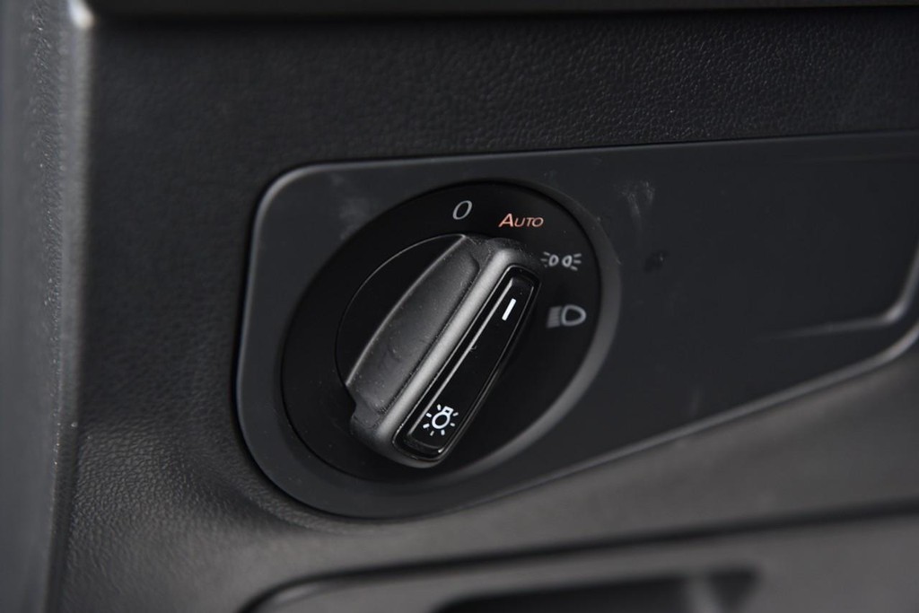 Volkswagen Tiguan Vehicle Full-screen Gallery Image 9