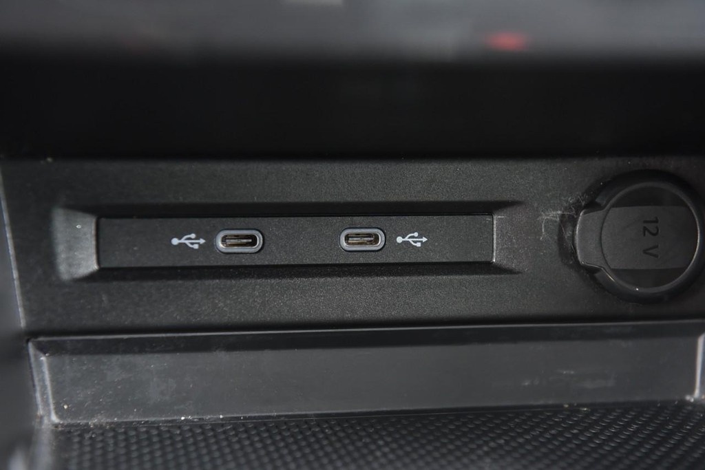 Volkswagen Tiguan Vehicle Full-screen Gallery Image 14