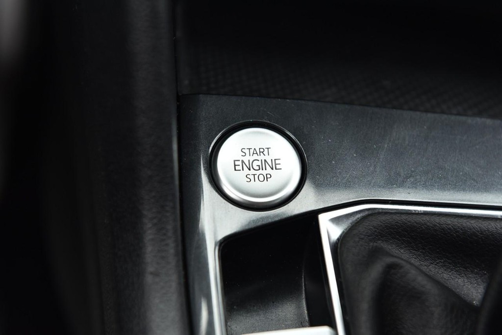 Volkswagen Tiguan Vehicle Full-screen Gallery Image 15