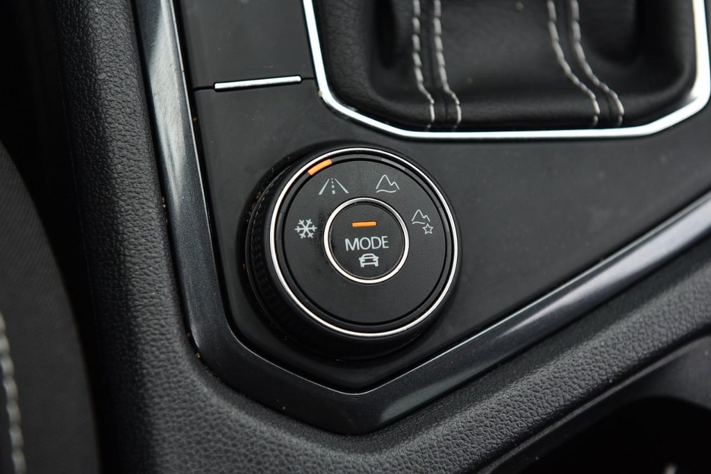 Volkswagen Tiguan Vehicle Full-screen Gallery Image 16