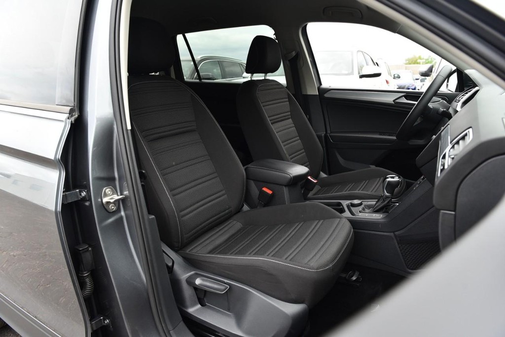 Volkswagen Tiguan Vehicle Full-screen Gallery Image 19