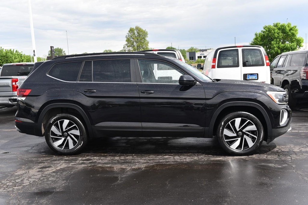 Volkswagen Atlas Vehicle Full-screen Gallery Image 5
