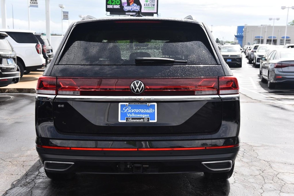 Volkswagen Atlas Vehicle Full-screen Gallery Image 6