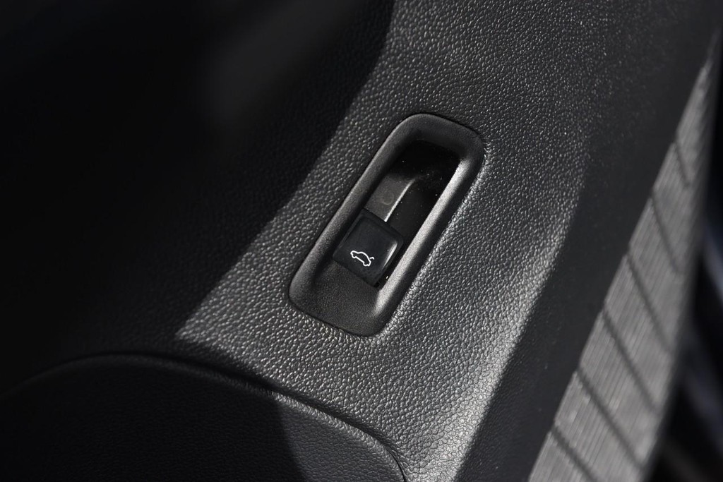 Volkswagen Atlas Vehicle Full-screen Gallery Image 9