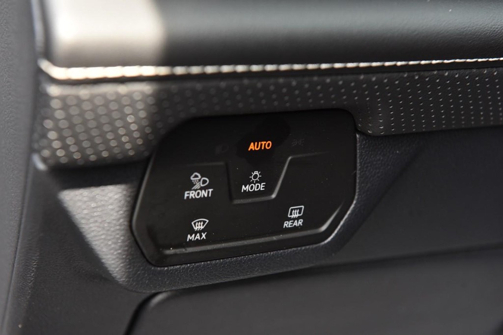 Volkswagen Atlas Vehicle Full-screen Gallery Image 11