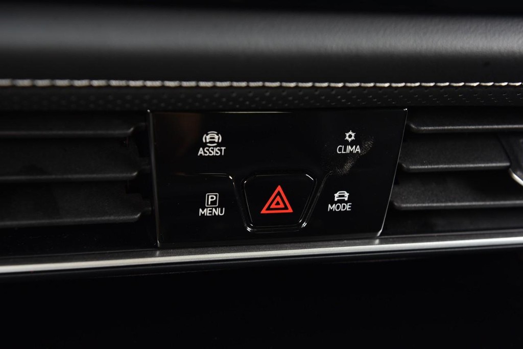 Volkswagen Atlas Vehicle Full-screen Gallery Image 15