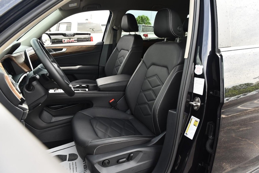Volkswagen Atlas Vehicle Full-screen Gallery Image 19