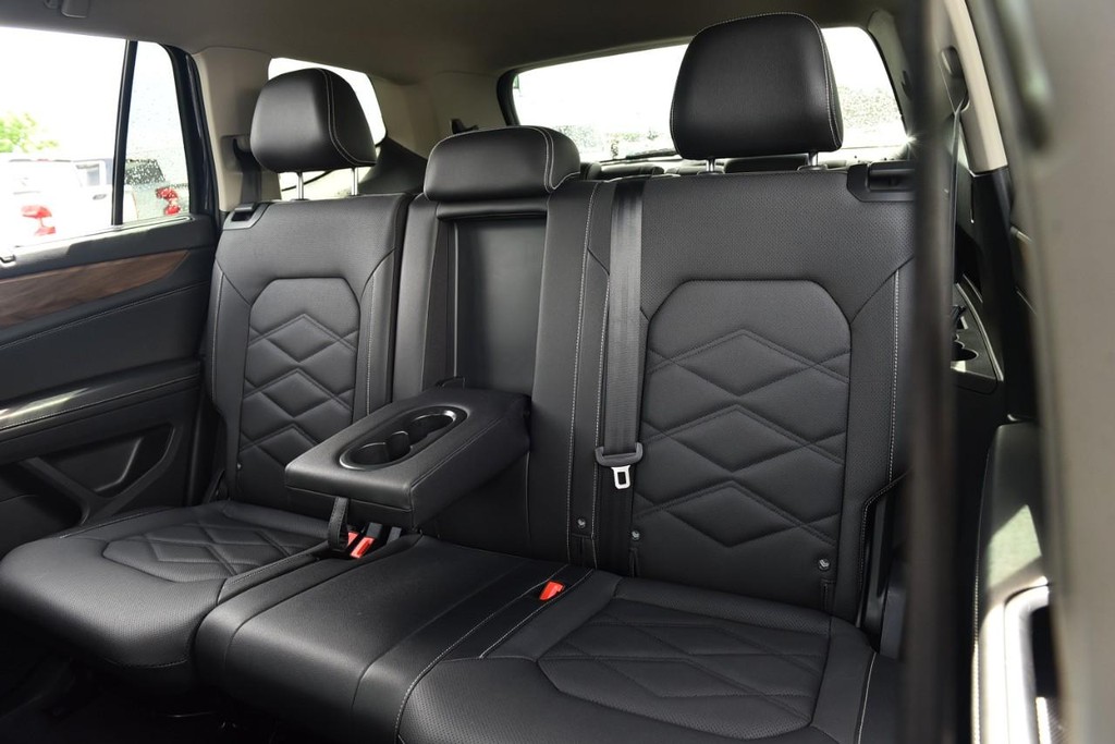 Volkswagen Atlas Vehicle Full-screen Gallery Image 21