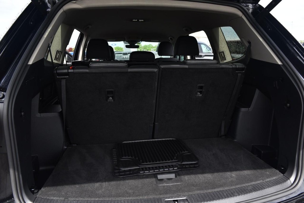 Volkswagen Atlas Vehicle Full-screen Gallery Image 25