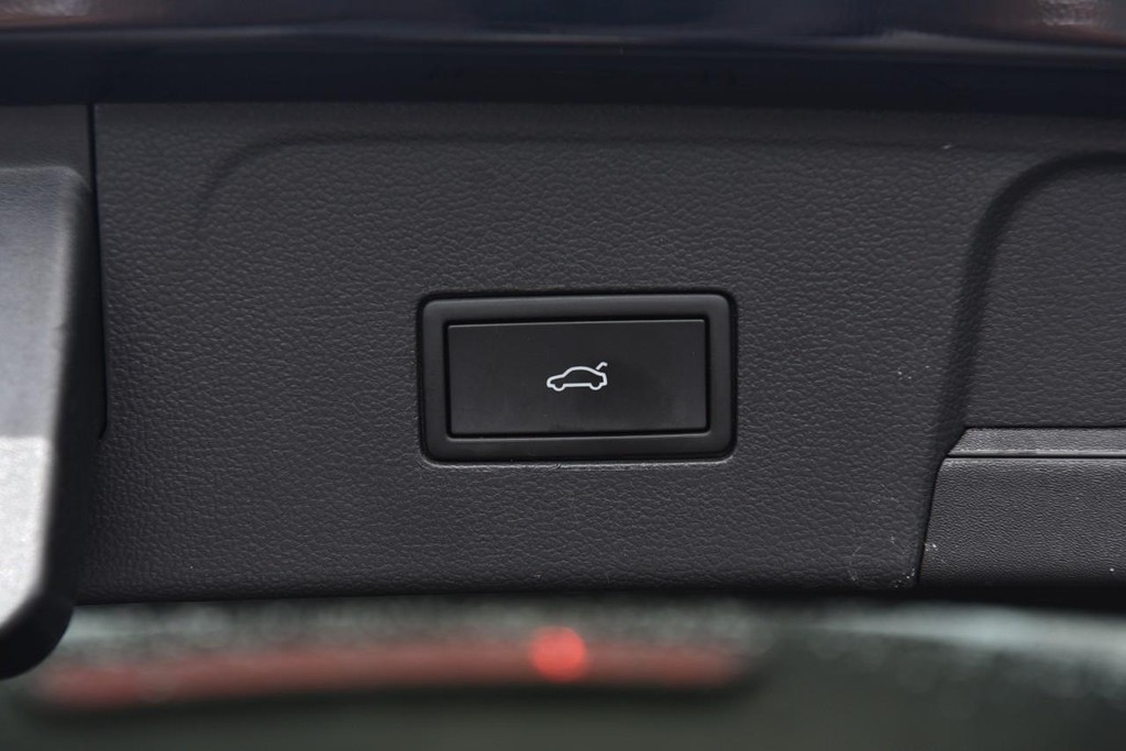 Volkswagen Atlas Vehicle Full-screen Gallery Image 26