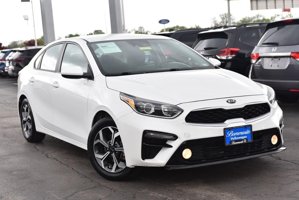 Kia Forte Vehicle Full-screen Gallery Image 2