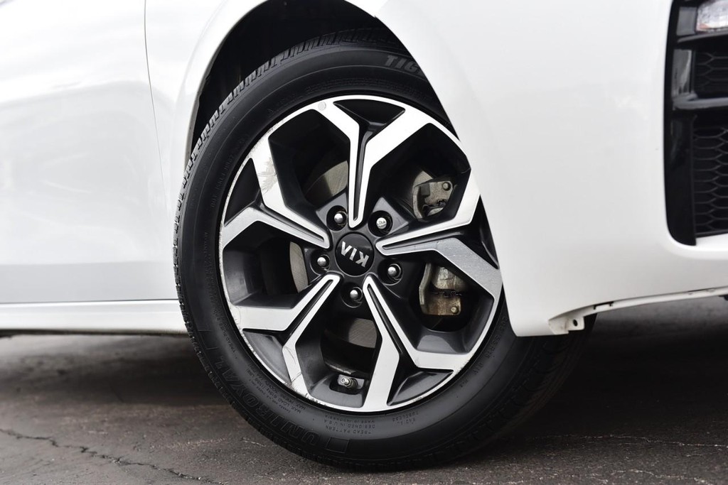 Kia Forte Vehicle Full-screen Gallery Image 3