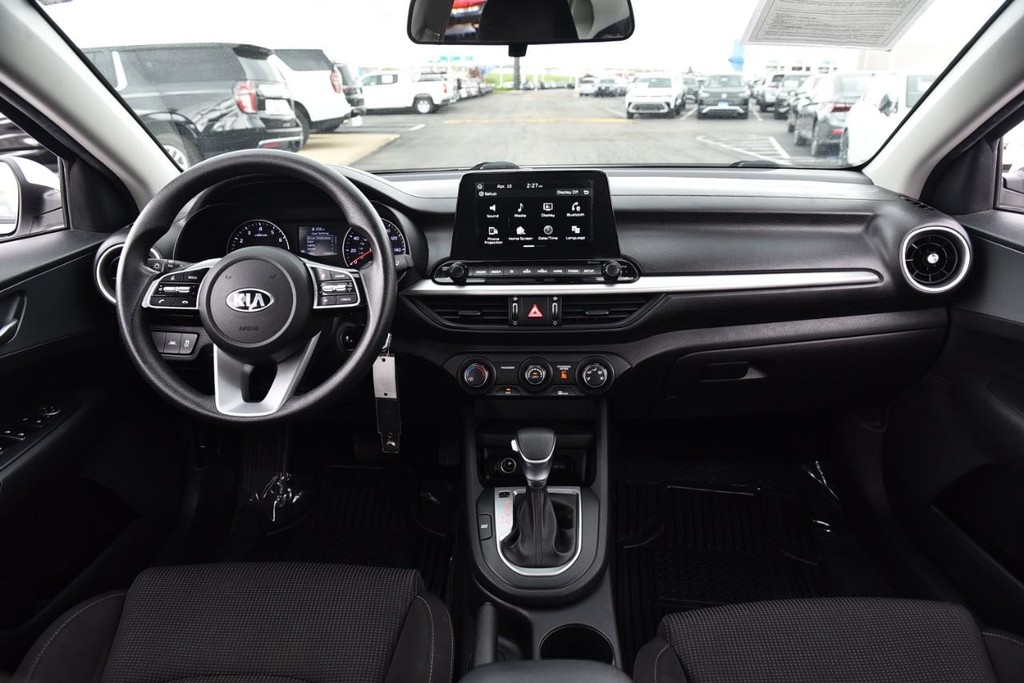 Kia Forte Vehicle Full-screen Gallery Image 7