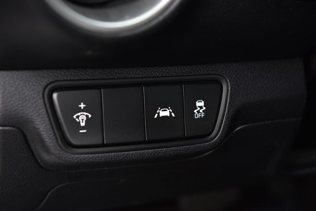 Kia Forte Vehicle Full-screen Gallery Image 9