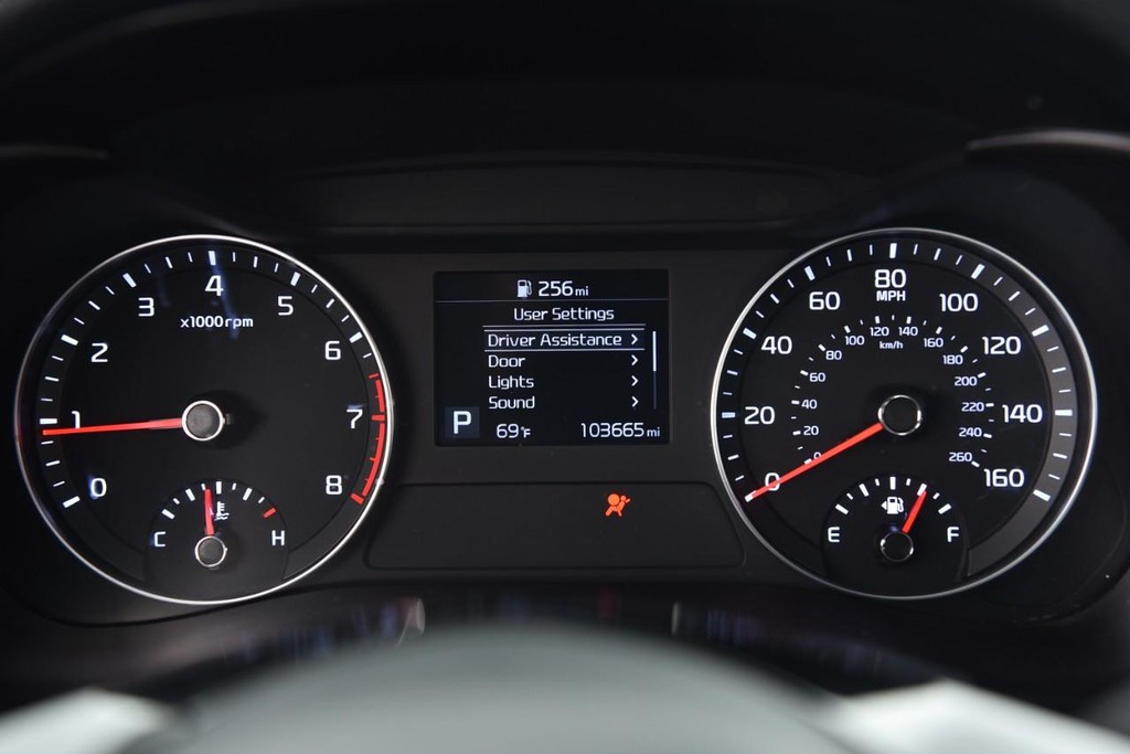 Kia Forte Vehicle Full-screen Gallery Image 10