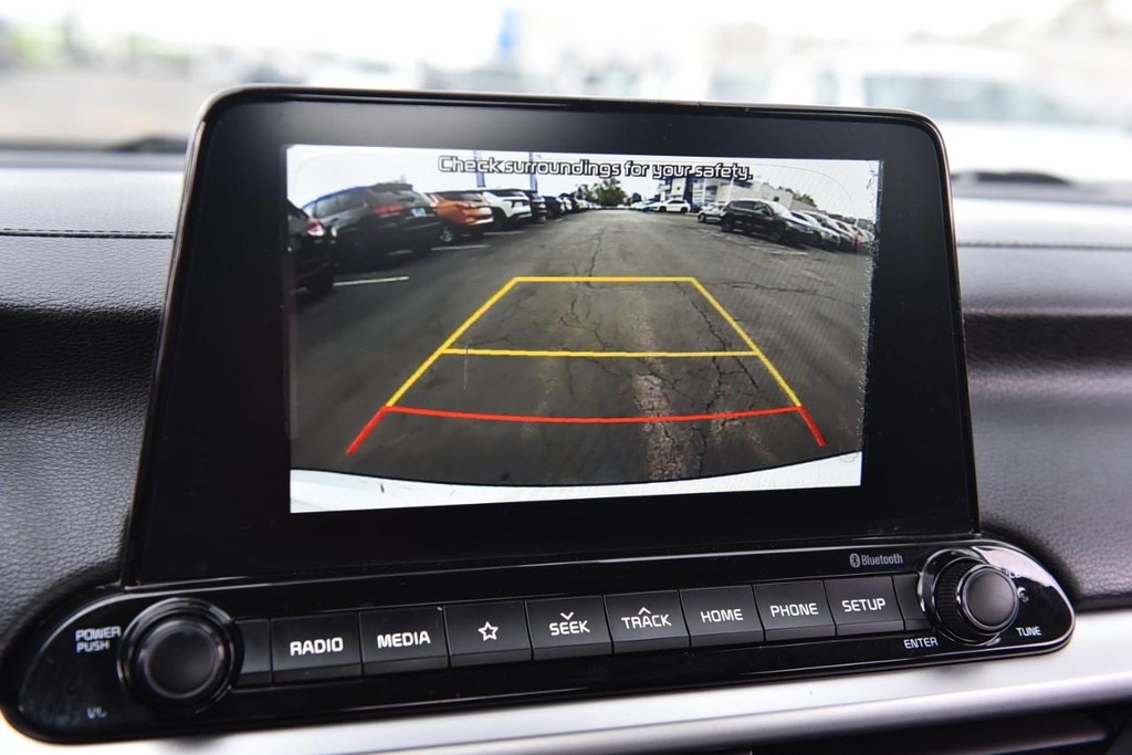 Kia Forte Vehicle Full-screen Gallery Image 11