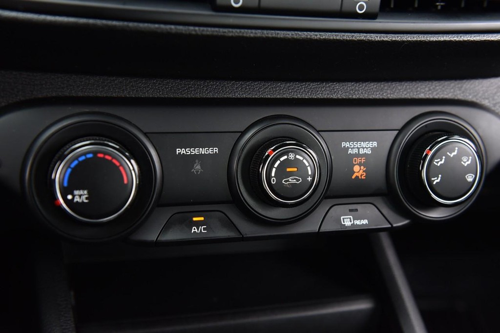 Kia Forte Vehicle Full-screen Gallery Image 13