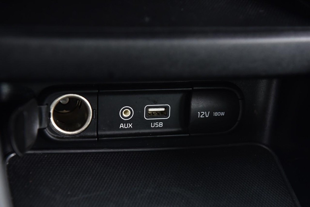 Kia Forte Vehicle Full-screen Gallery Image 14