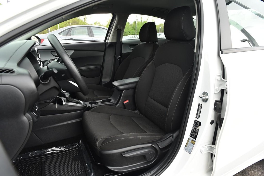 Kia Forte Vehicle Full-screen Gallery Image 17