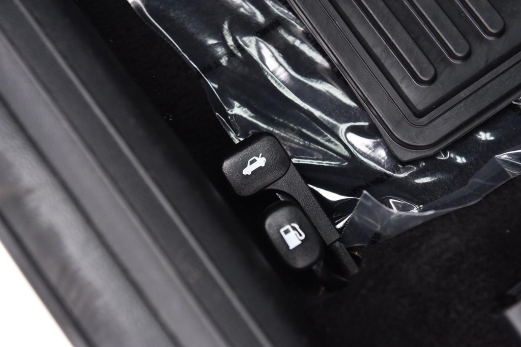 Kia Forte Vehicle Full-screen Gallery Image 20