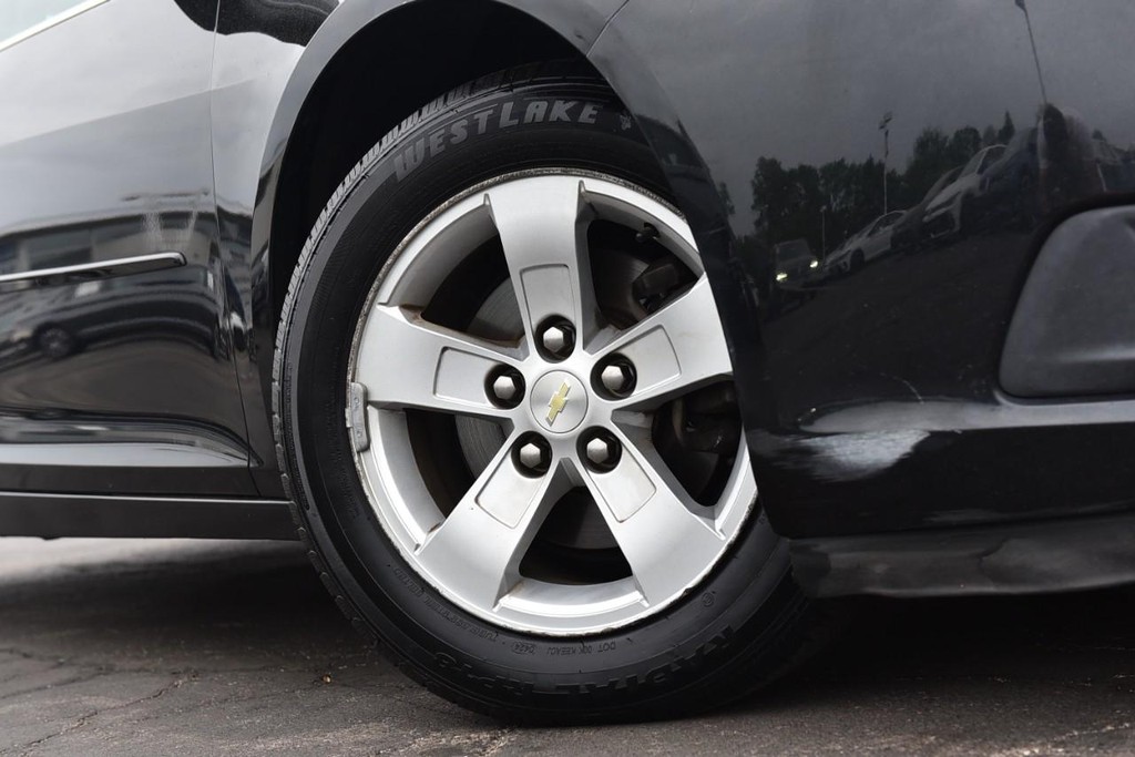 Chevrolet Malibu Vehicle Full-screen Gallery Image 3