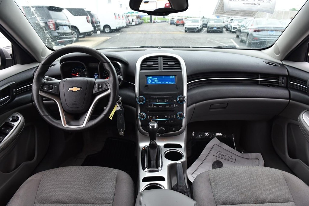 Chevrolet Malibu Vehicle Full-screen Gallery Image 7