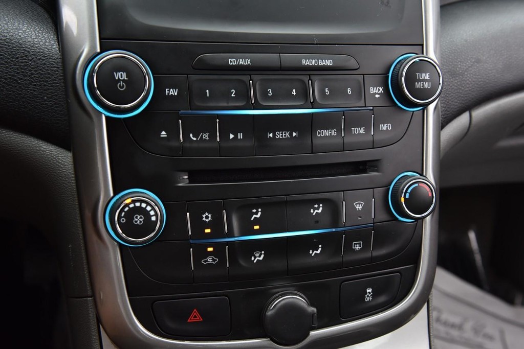 Chevrolet Malibu Vehicle Full-screen Gallery Image 12