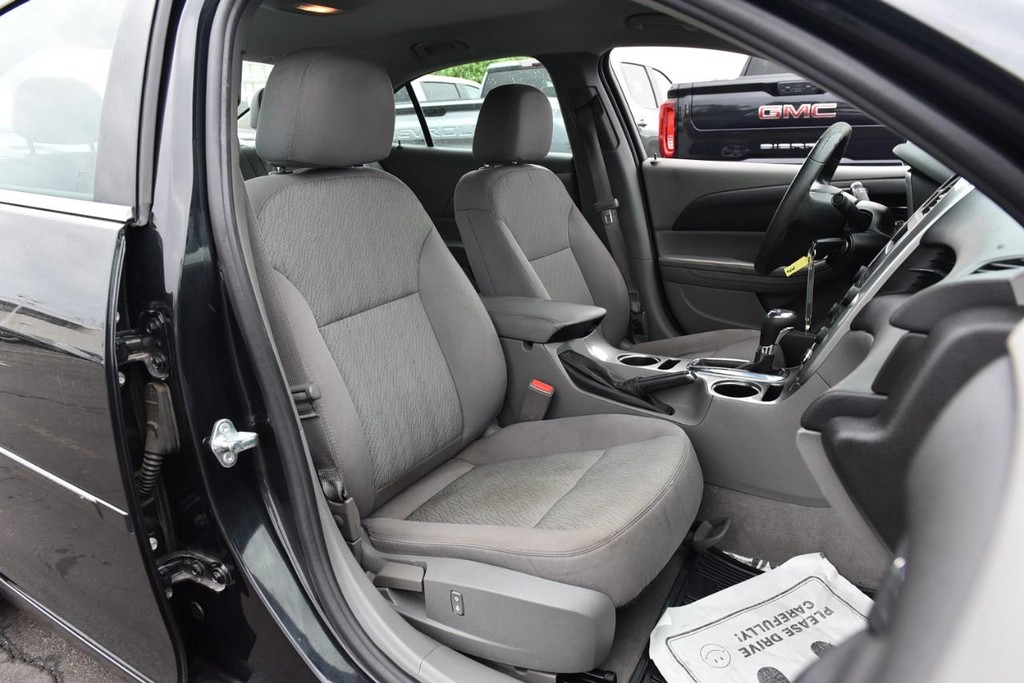 Chevrolet Malibu Vehicle Full-screen Gallery Image 15
