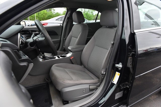Chevrolet Malibu Vehicle Image 14