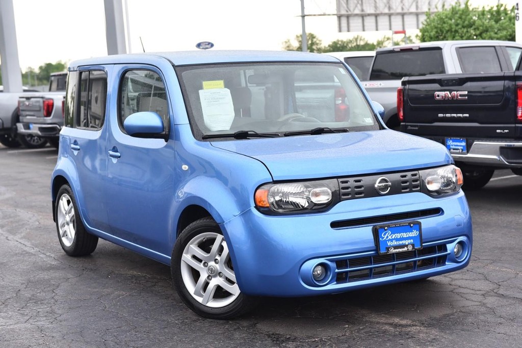 Nissan Cube Vehicle Full-screen Gallery Image 2