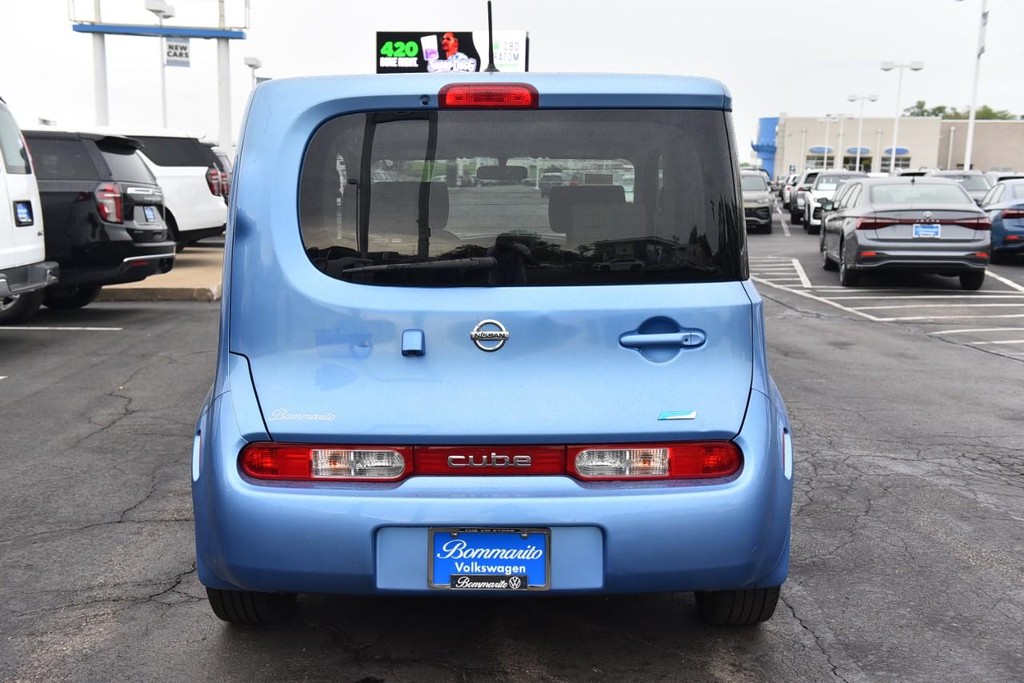 Nissan Cube Vehicle Full-screen Gallery Image 6