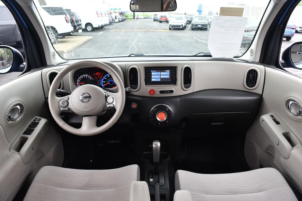 Nissan Cube Vehicle Full-screen Gallery Image 7