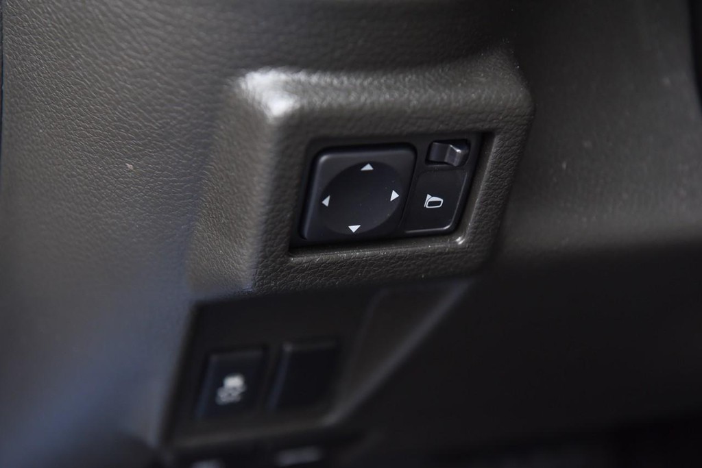 Nissan Cube Vehicle Full-screen Gallery Image 9