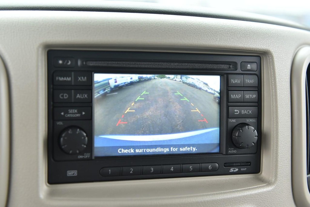 Nissan Cube Vehicle Full-screen Gallery Image 11