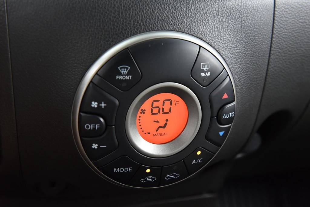 Nissan Cube Vehicle Full-screen Gallery Image 12