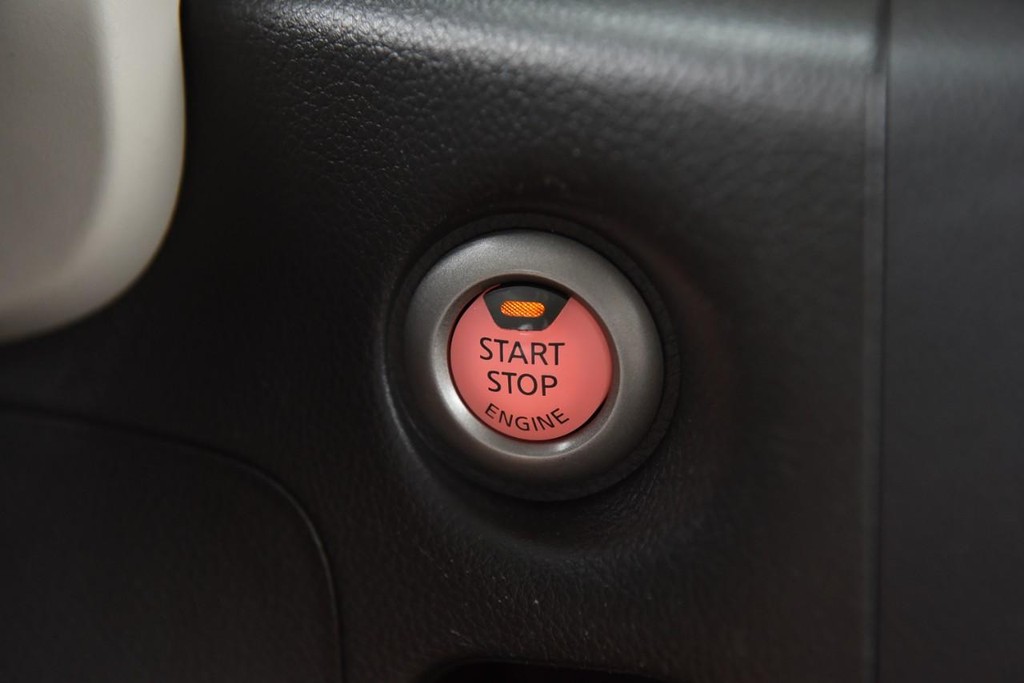 Nissan Cube Vehicle Full-screen Gallery Image 13