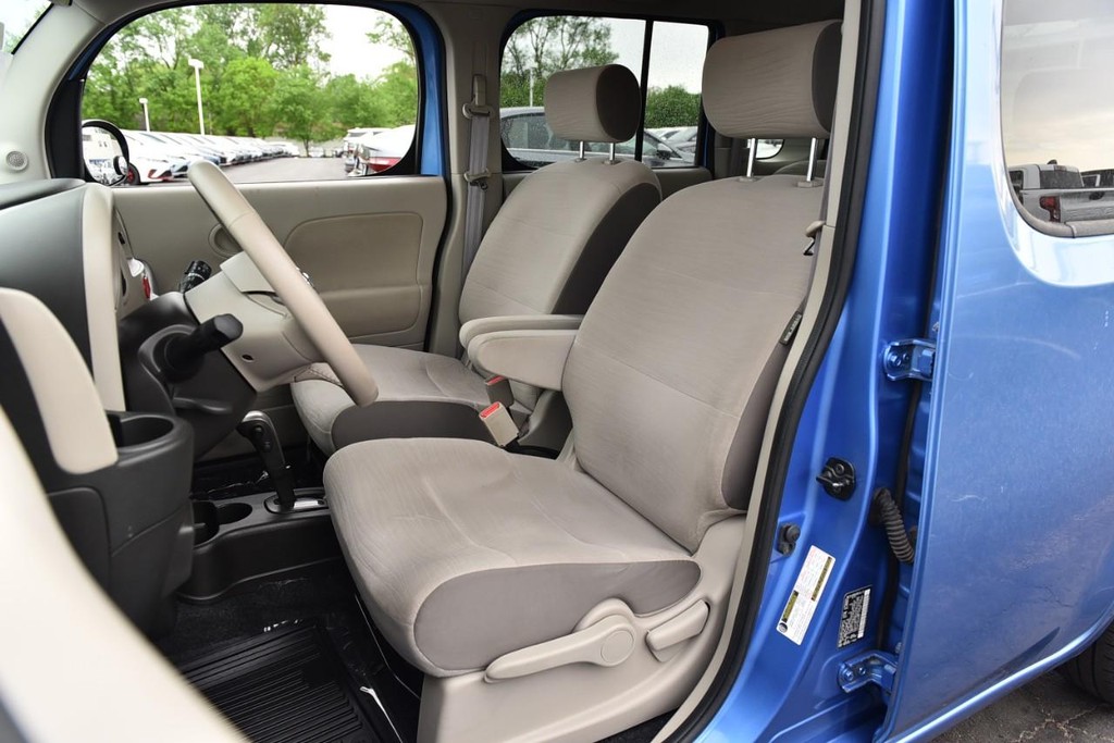 Nissan Cube Vehicle Full-screen Gallery Image 16