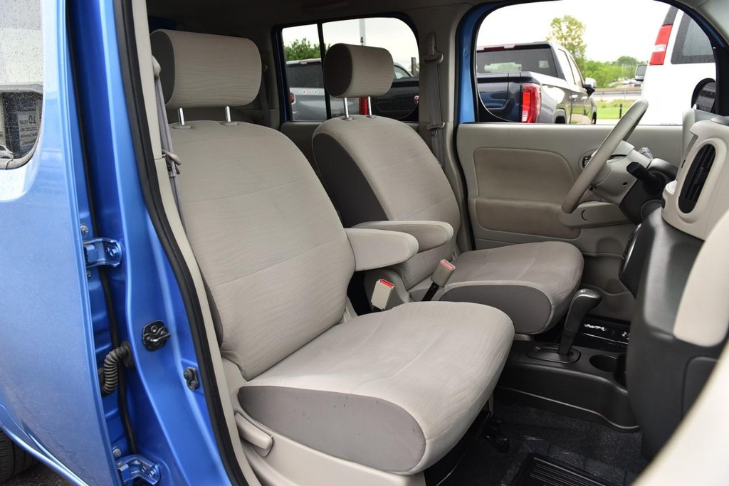 Nissan Cube Vehicle Full-screen Gallery Image 17